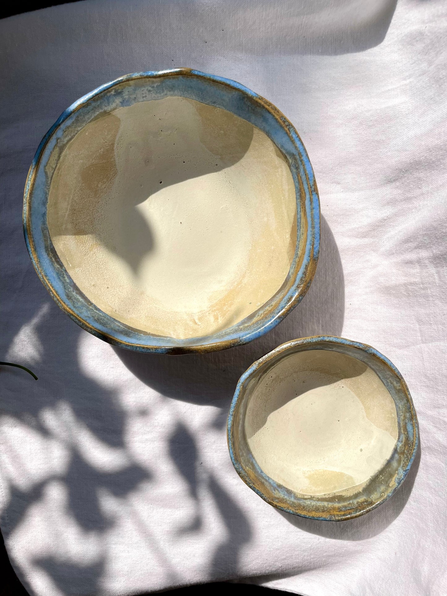 Srednja turkizno-bež rustikalna skleda