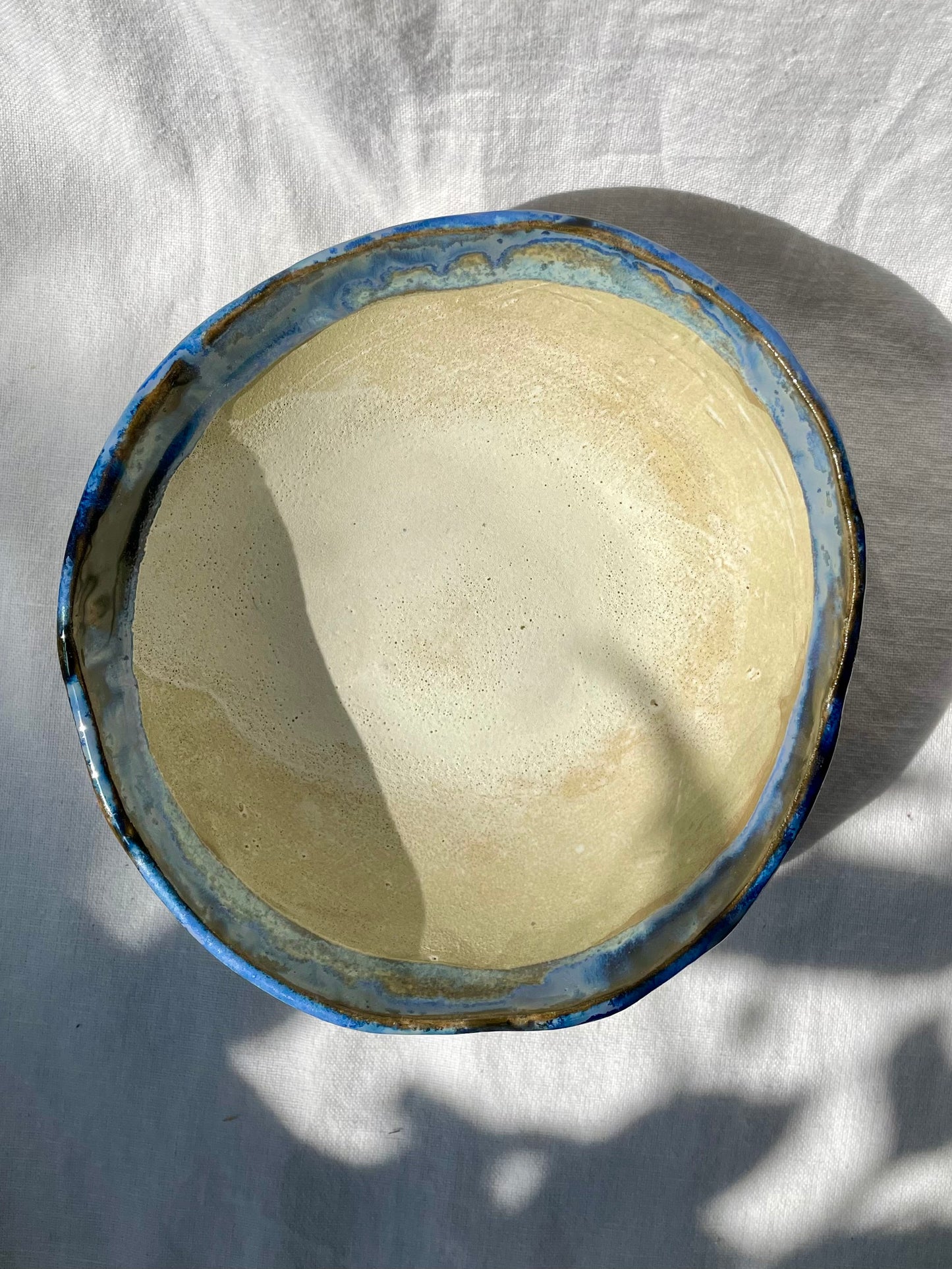 Srednja modro-bež rustikalna skleda