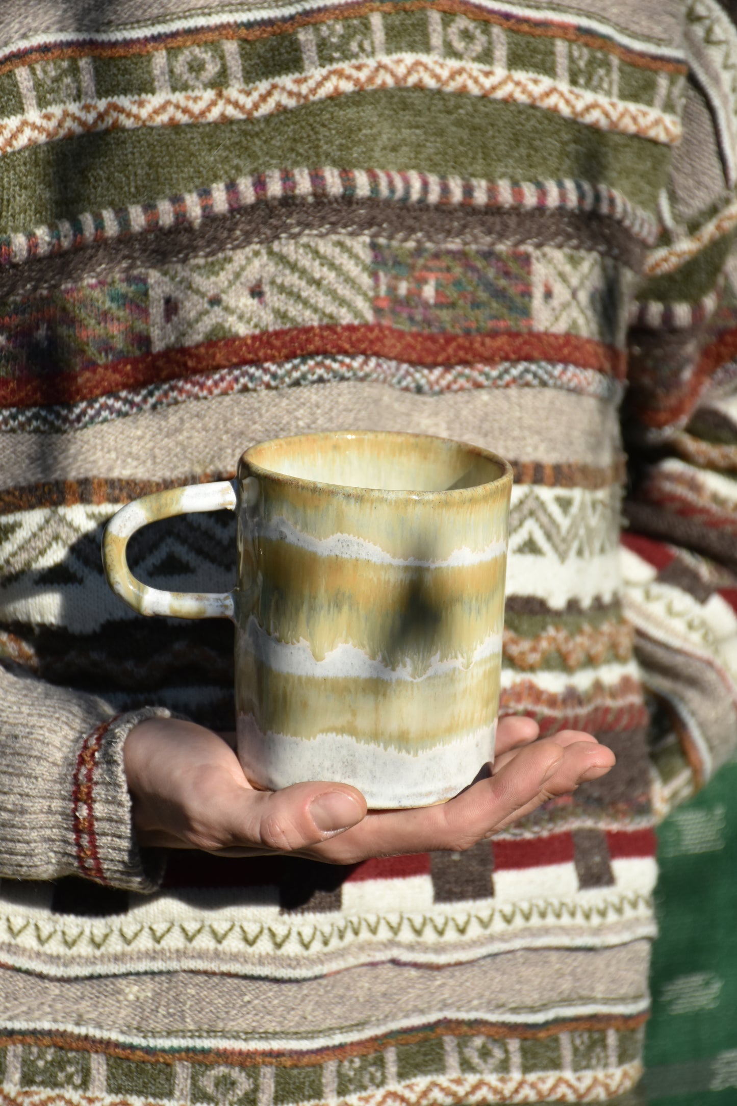 Velika skodelica peščene barve