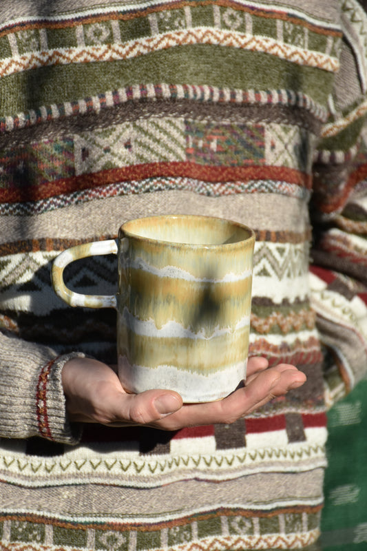 Velika skodelica peščene barve