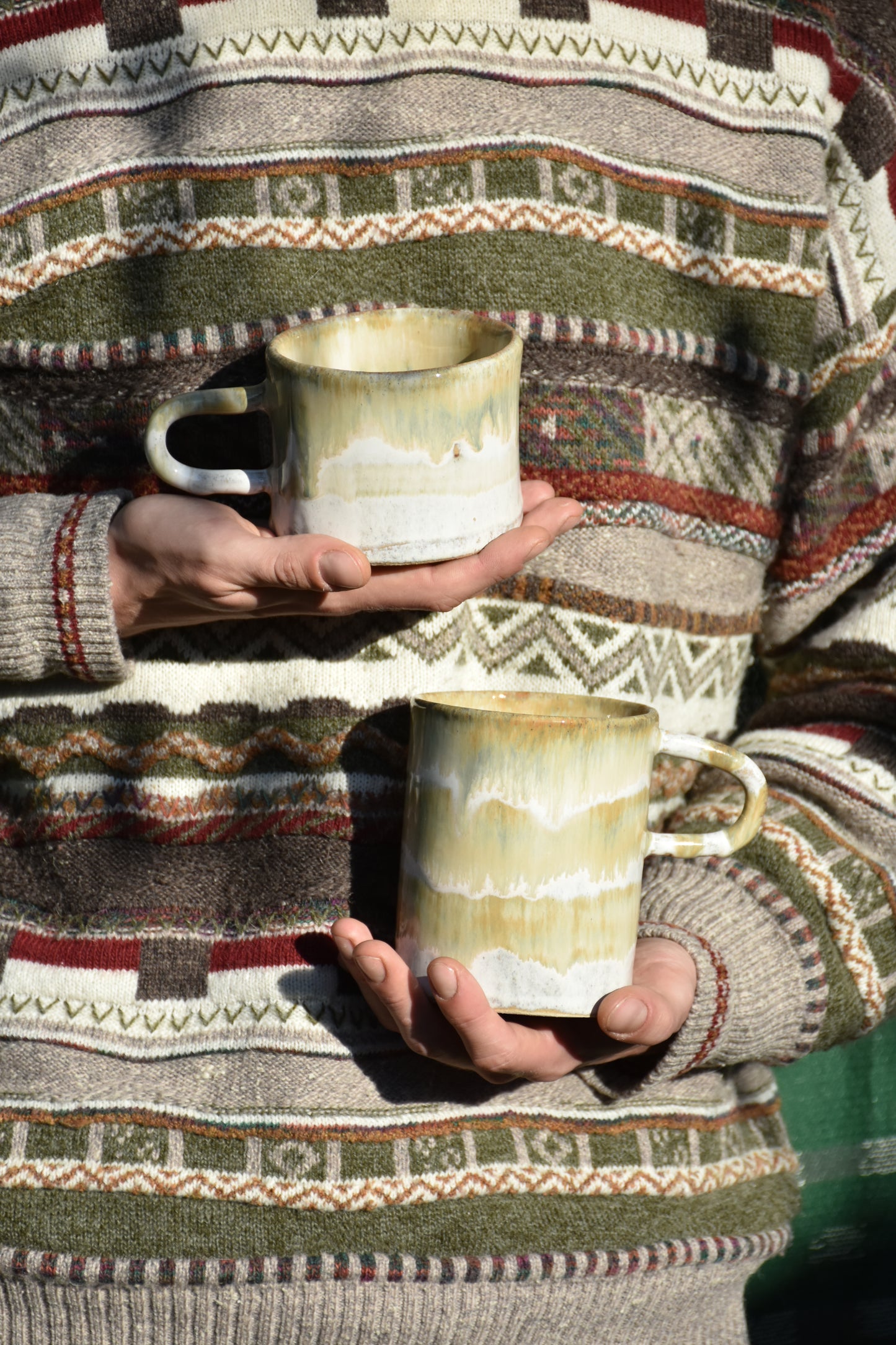 Velika skodelica peščene barve