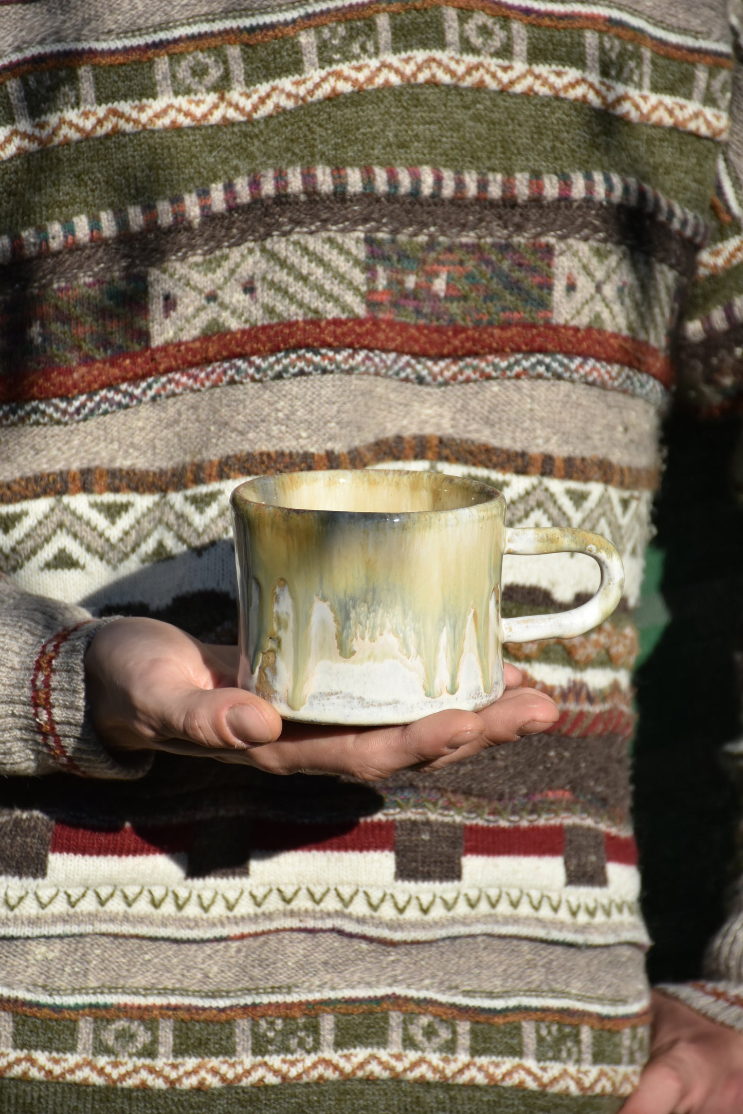 Majhna skodelica peščene barve