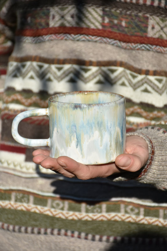 Majhna skodelica modre barve